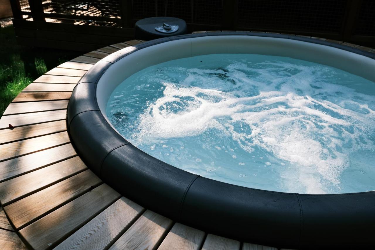 Lodge Avec Spa Privatif - Foret Et Lac Liginiac Экстерьер фото