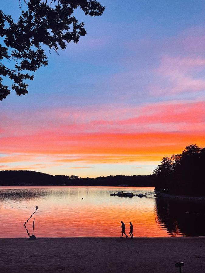 Lodge Avec Spa Privatif - Foret Et Lac Liginiac Экстерьер фото